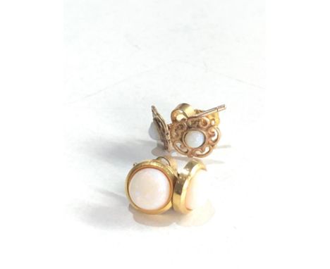 2 pairs of 9ct opal earrings 2g 