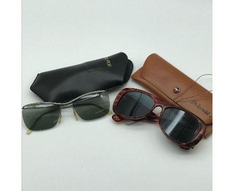 A Lot of two vintage sets of Polaroid sun glasses 