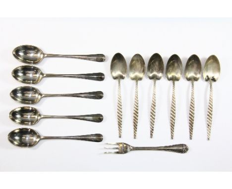 5 hallmarked silver tea spoons, 6 sterling silver teaspoons and a hallmarked silver fork