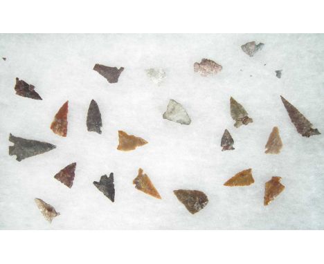 Cased collection of twenty one Native American flint arrow heads The case measures 21cm x 31xm 