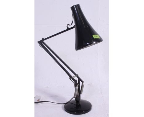 A vintage retro black Herbert Terry anglepoise adjustable lamp. Measures: 15cm diameter.