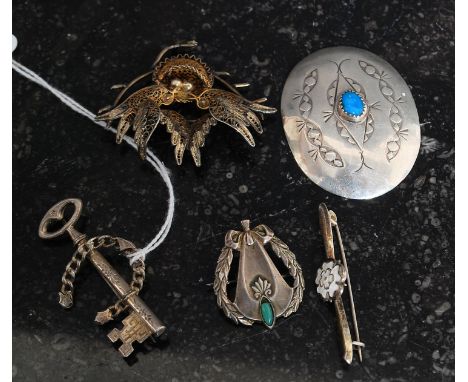 A collection of vintage silver 925 / sterlings brooches to include vintage turquoise stone set, filigree worked brooch, Art N