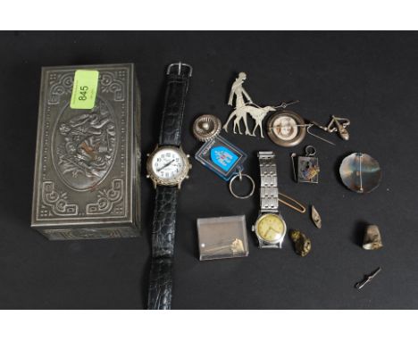 A collection of jewellery to include silver hallmarked locket, deco ladies brooch, silver brooches, enamel set, hallmarked th