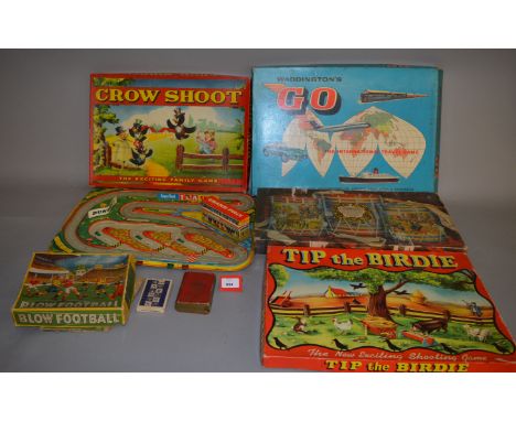 Quantity of vintage games, including: Crow Shoot; Cluedo; Battle of Little Big Horn; Horsie Horsie; etc.