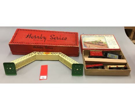O gauge. Accessories and buildings: Hornby No. 1 Goods Platform; Hornby Railway Station No. 1 (Wayside); Hornby Footbridge No