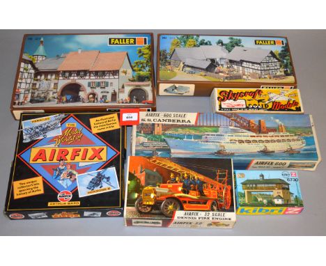 Good quantity of assorted model kits, plastic and balsa wood, including aircraft, ships, fire engine, etc.