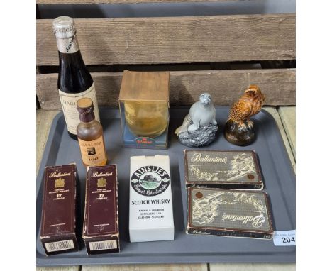 Tray of mixed Whisky miniatures and decanters; Beneagles Scotch Whisky Seal and Eagle decanters, Old St Andrews Clubhouse Whi