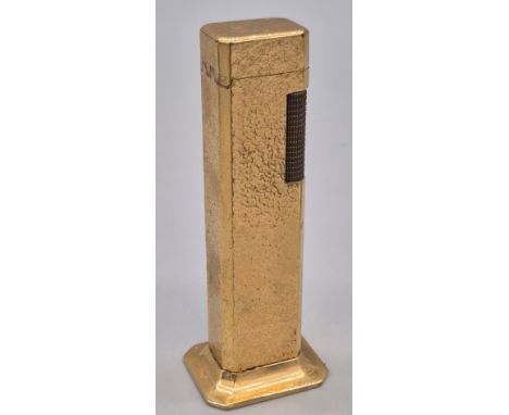Vintage Dunhill Tallboy table lighter in gold plated. 