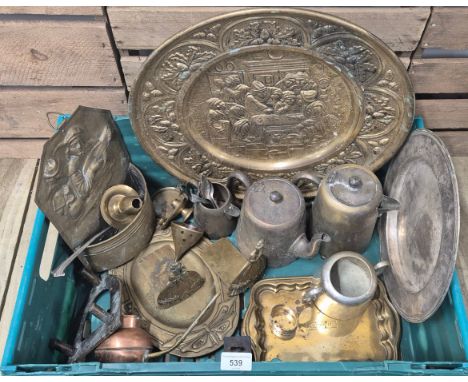 Crate of brass wares; Arts and crafts brass worked card tray, Crinoline lady book ends, Brass Jai Gurudev brass card tray and