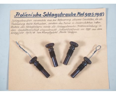 1.WK. Italien Schlagschrauben Modell 1917 Artillerie ZünderRelikte des Alpenkrieges. Mit Legende/ Informationstafel, insgesam