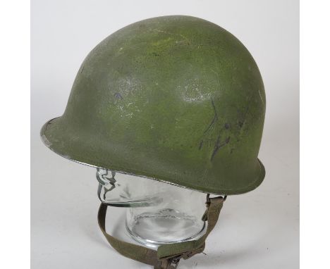 US Army alter Stahlhelm Vietnam KoreaAlter Stahlhelm der US Army mit Innenhelm und Namensbezeichnung.USS30418Waldo R. Freeman