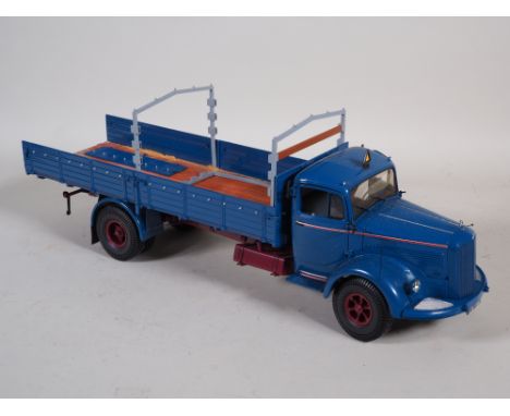 Großes Lkw Modell Mercedes-Benz L6600 (1950) - 1:18, sehr detailliertHersteller wohl Minichamps (109031020), in hochwertiger 