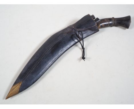 Altes Khukuri (Kukri) mit Horngriff, IndienKhukuri Machete, einschneidige stark gekrümmte Klinge, scharf. Horn Griff mit Mess