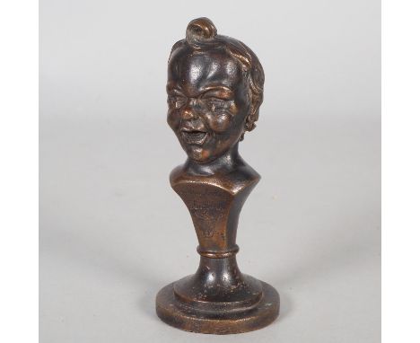 Kleine Bronzeplastik um 1900 " Mein liebes Herzblatt"kleine Bronze Tischbüste, Darstellung eines weinenden Kindes mit Locken,