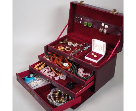 Schmuckkasten mit hochwertigem Modeschmuck, tw. antik und aus Silberbestehend aus verschiedenen Ohrclips, verschiedene Brosch