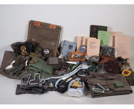 Umfangreiches Konvolut militärischer Ausrüstung, viel frühe Bundeswehr, 1950er - 1990erFlecktarn Netzschal, Olive Dreieckstuc