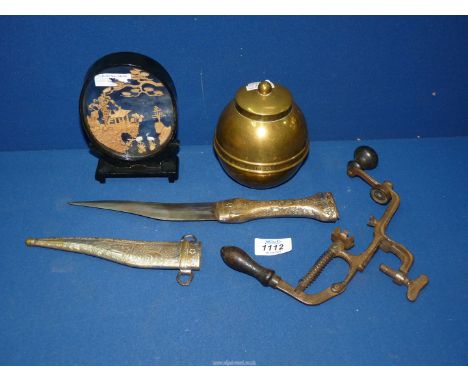 A small collection of various collectables to include: a Liptons 1924 Tea caddy for the British Empire Games Exhibition, a vi