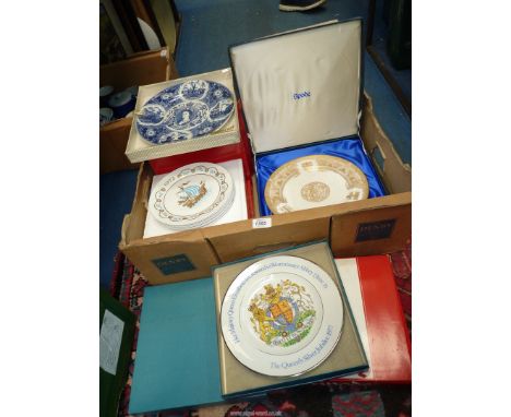 A quantity of display plates to include: Spode Christmas plates (as found), Royal Commemorative plates (boxed), etc.