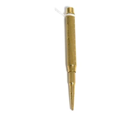 A Samson Mordan 9 carat gold telescopic pencil, with engine turning to body, London hallmarks