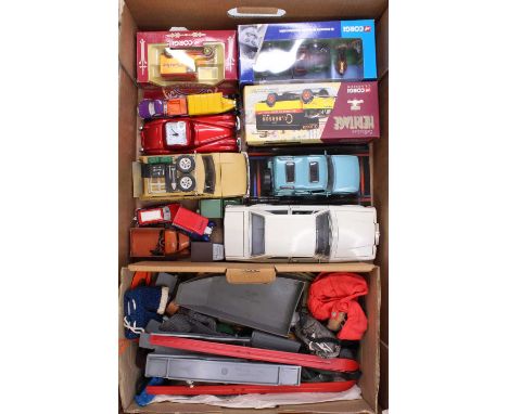 A tray containing a collection of mixed diecast to include a Burago Rolls Royce Camargue, a Land Rover Safari, and others tog