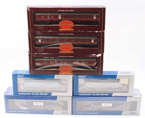 One tray containing a quantity of 00 gauge boxed rolling stock and accessories to include Dapol and Hornby, specific examples