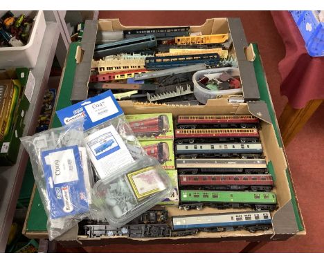 Ten 'OO' Gauge/4mm Unboxed MKI and Inter-City Coaches, various manufactuers and liveries; plus quantity of coach bodies, chas