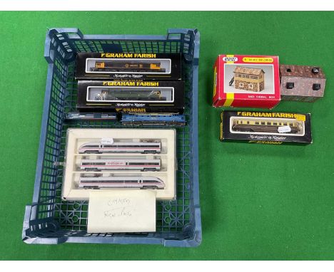 Four Graham Farish 'N' Gauge/2mm Diesel Locomotives, comprising a unboxed "Deltic" (playworn), a Ref no 371-379 cased Class 6