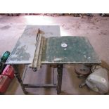 Small electric saw bench,