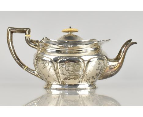 A George V Silver Teapot by Hawksworth, Eyre &amp; Co. Ltd, London Hallmark 1914, 658g 29x15x13.5g (Ivory Submission Referenc