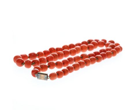 9ct Gold clasp individually knotted antique Coral necklace. Measures approx. 54cm. Clasp is slightly stiff. Weighs 44g.