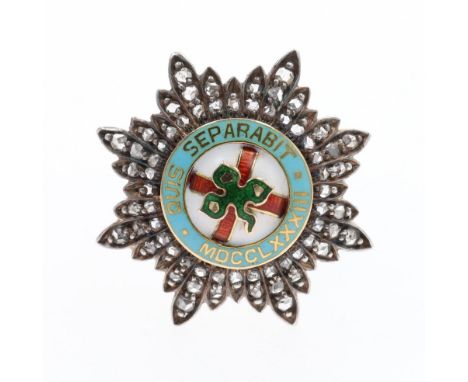 14ct gold Diamond and enamel Irish Guard regiment brooch. Measures approx. 2.1 x 2.1cm. XRF tested. Weighs in total 3.6g