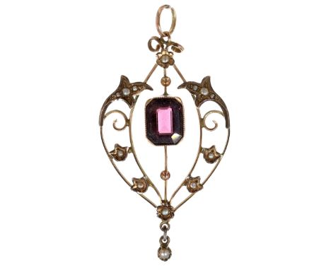 Antique 9ct gold Amethyst and Pearl pendant. Measures approx. 4.6 x 2.8cm. Tested to 9ct gold. Weighs in total 3.3g