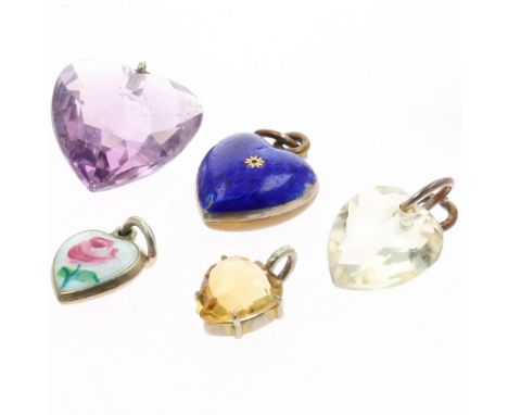 Assortment of heart pendants inc. gemstone, enamel. Weighs in total 7g
