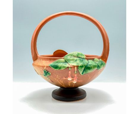 This beautiful ceramic basket is a charming item that combines the beauty of a ceramic basket with the functionality of a flo