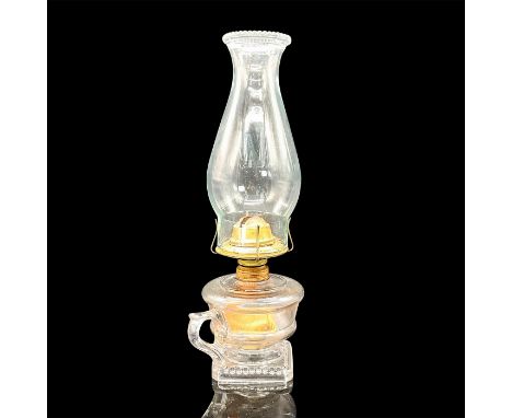 This vintage glass oil lamp is a unique bubble glass design and clear construction, it exudes a nostalgic charm, making it a 