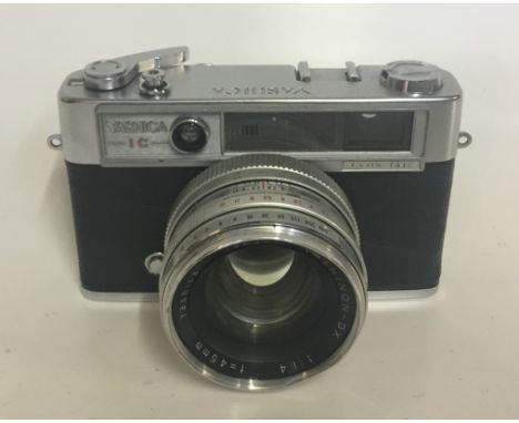 Yashica Lynx 14E
Serial No:8041152
Lens: 45mm Yashinon
Accessories: Leather Case
Age of Item: 1969
