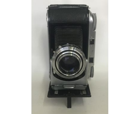 Voigtlander Bessa Rangefinder II
Lens: 105mm Heliar
Accessories: Leather Case
Age of Item: 1951
