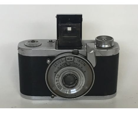 Zeiss Tenax 1 Camera
Lens: 35mm Novar
Accessories: A/F Well Worn
Age of Item: 1939 – 41
