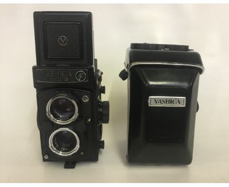 Yashica Mat 124G TLR Camera
Serial No:3075058
Lens: 80mm Yashinon
Accessories: Leather Case
Age of Item: 1971
