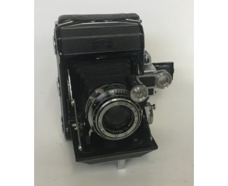 Zeiss Super Ikonta A (531) Camera
Serial No:1948
Lens: 75mm Xenar
Age of Item: 1948
