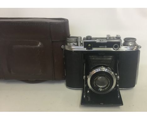 Ensign Commando Camera
Serial No:c3616
Lens: 75mm Ensar
Accessories: Leather Case
Age of Item: 1949
