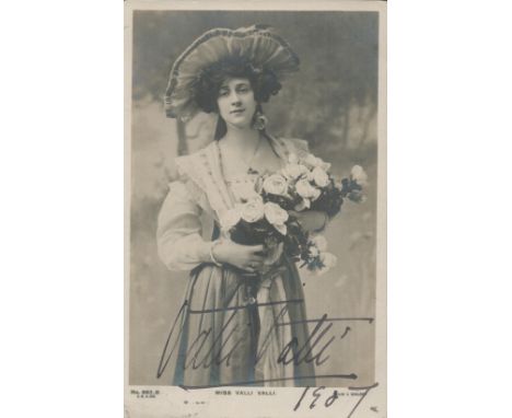 German Actress Valli Signed 5x3 inch Black and White Vintage Named Photo. Signed in 1907. showing Signs of age. Good conditio