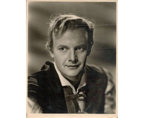 Tito Gobbi signed 10x8 black and white vintage photo. Gobbi was an Italian operatic baritone with an international reputation
