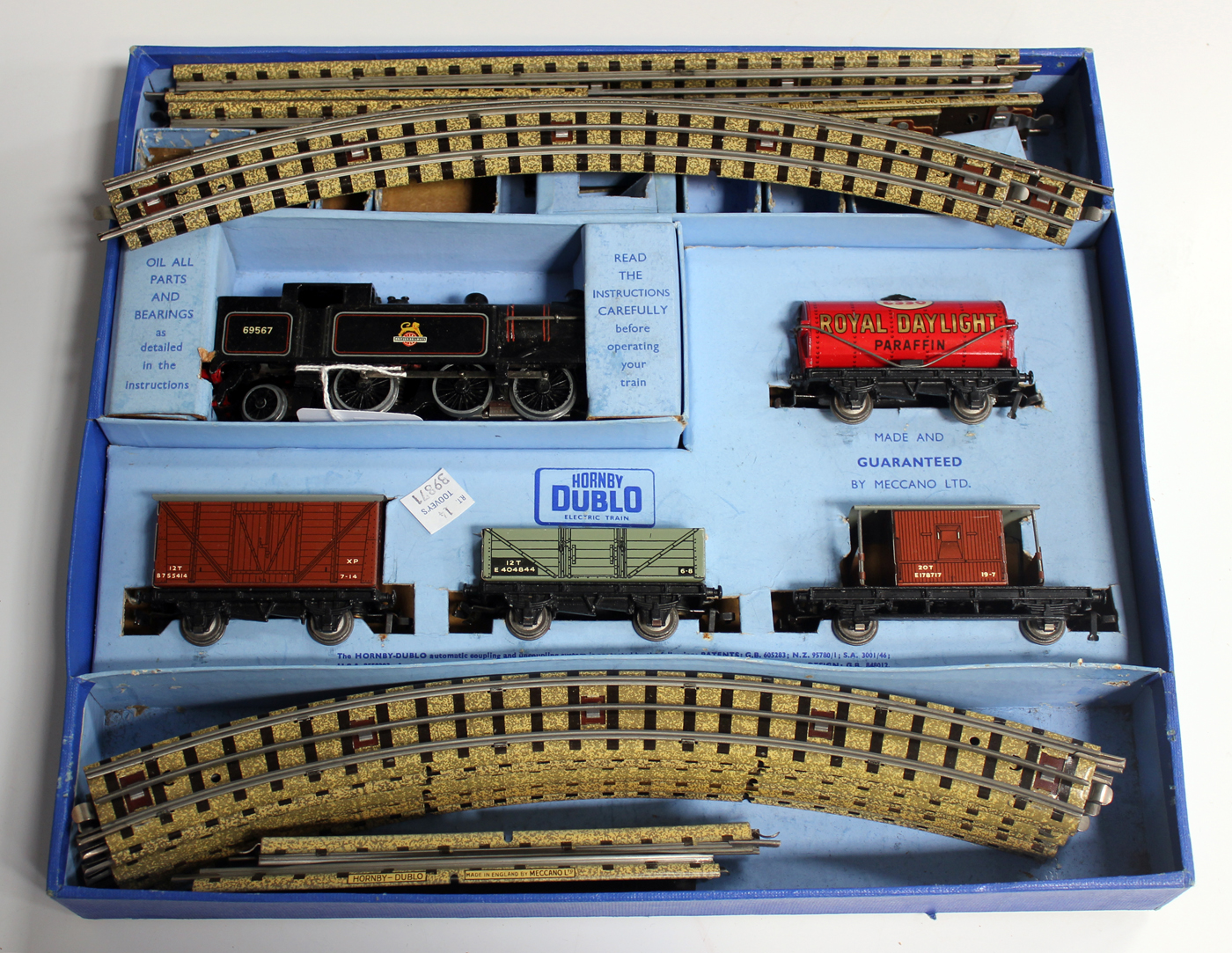 A Hornby Dublo three rail EDP2 passenger train set, comprising 462