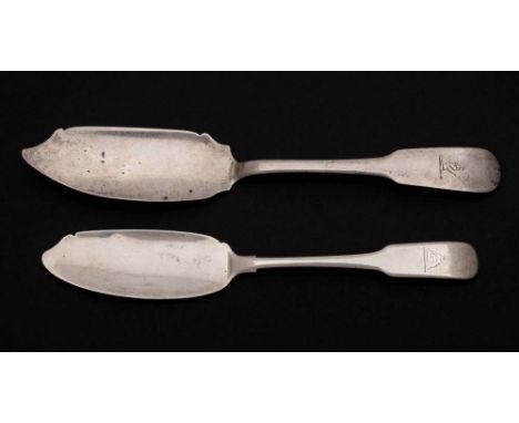 A George III Irish silver fiddle pattern  butter knife, maker Arthur Murphy, Dublin, 1807: crested, 17.5cm. long together wit