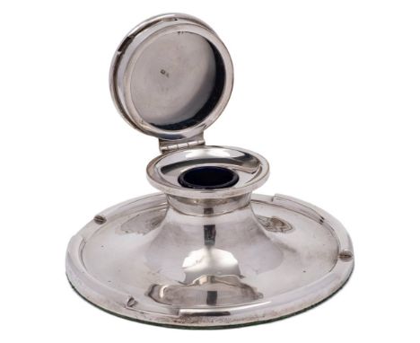 An Edward VII silver capstan inkwell, maker Asprey &amp; Co Ltd, Birmingham, 1909: of traditional design, the hinged lid encl