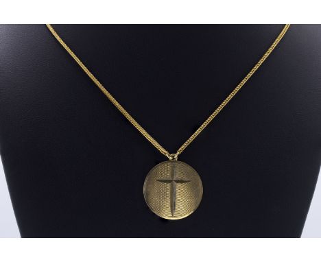 A 9ct gold chain and disk pendant, the pendant with a cross engraving and engine turned decoration, pendant approximately 3cm