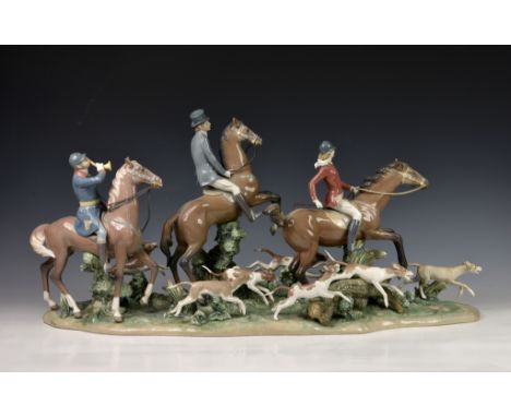 A large limited edition Lladro porcelain group, 'The Fox Hunt', model no. 5362, modelled by Salvador Furio, first issued 1986