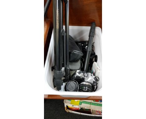 BOX OF CAMERA ACCESSORIES 