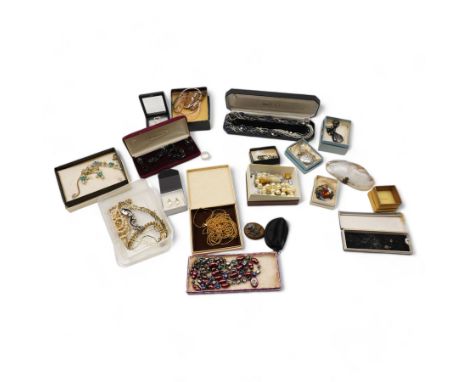 9ct gold heart tassel link necklace, silver tea caddy spoon by Lanson Ltd, silver ring and stone set necklaces and a collecti